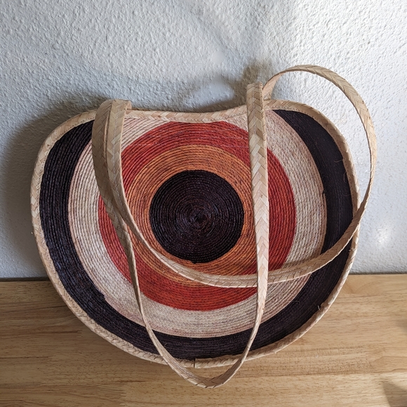 Straw bag with long straps and circle design - Picture 8 of 10